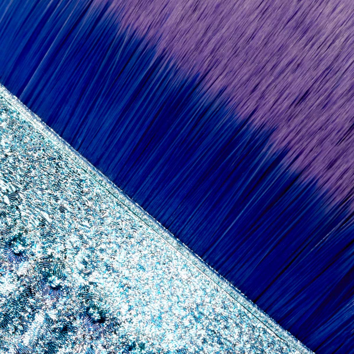 Shell-shaped dusting brush